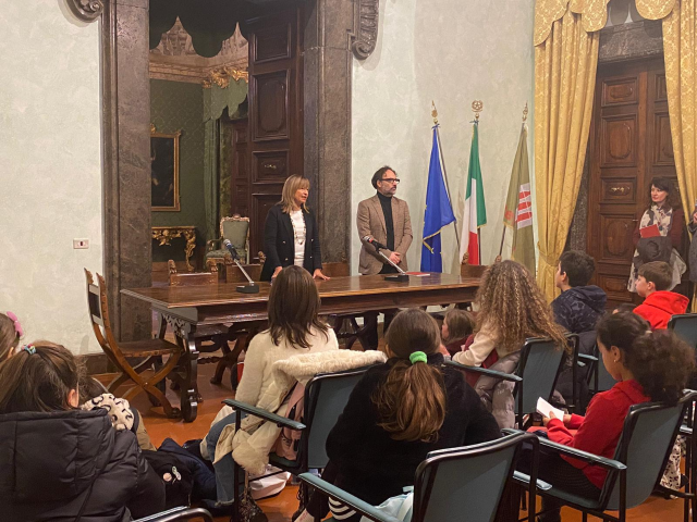 Gli alunni delle classi quinte della scuola “Di Vittorio” accolti dalla presidente della Regione Donatella Tesei a Palazzo Donini