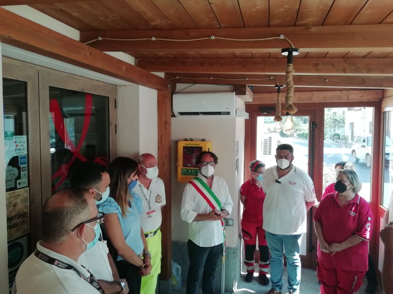 Avanza il progetto “Umbertide Cardioprotetta”, inaugurato un nuovo defibrillatore a Calzolaro