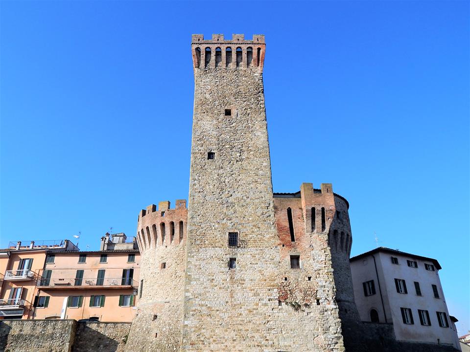 Giovedì la Rocca si spegne contro l'aumento delle bollette